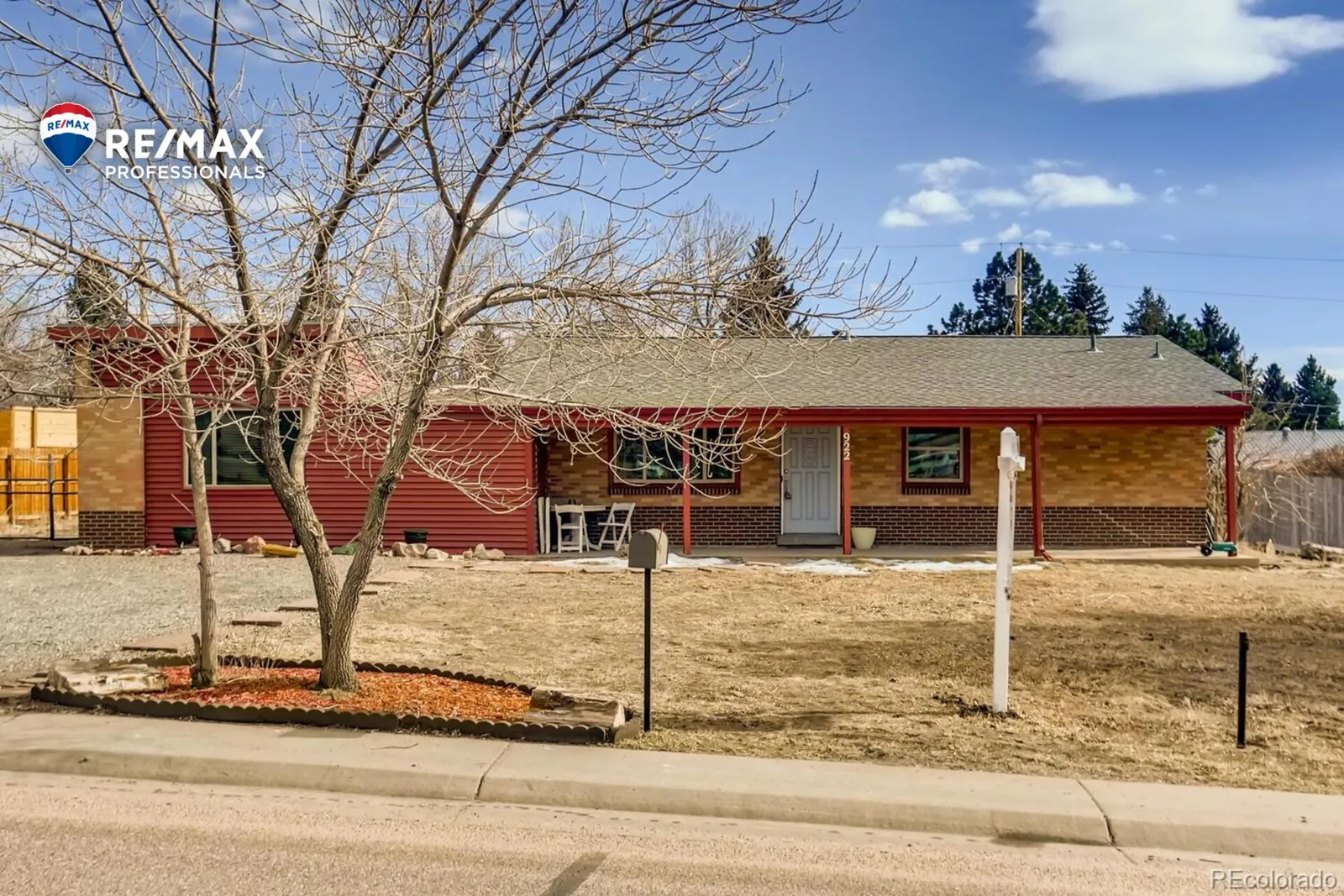 922 E Harvey Street, photo 1 of 22