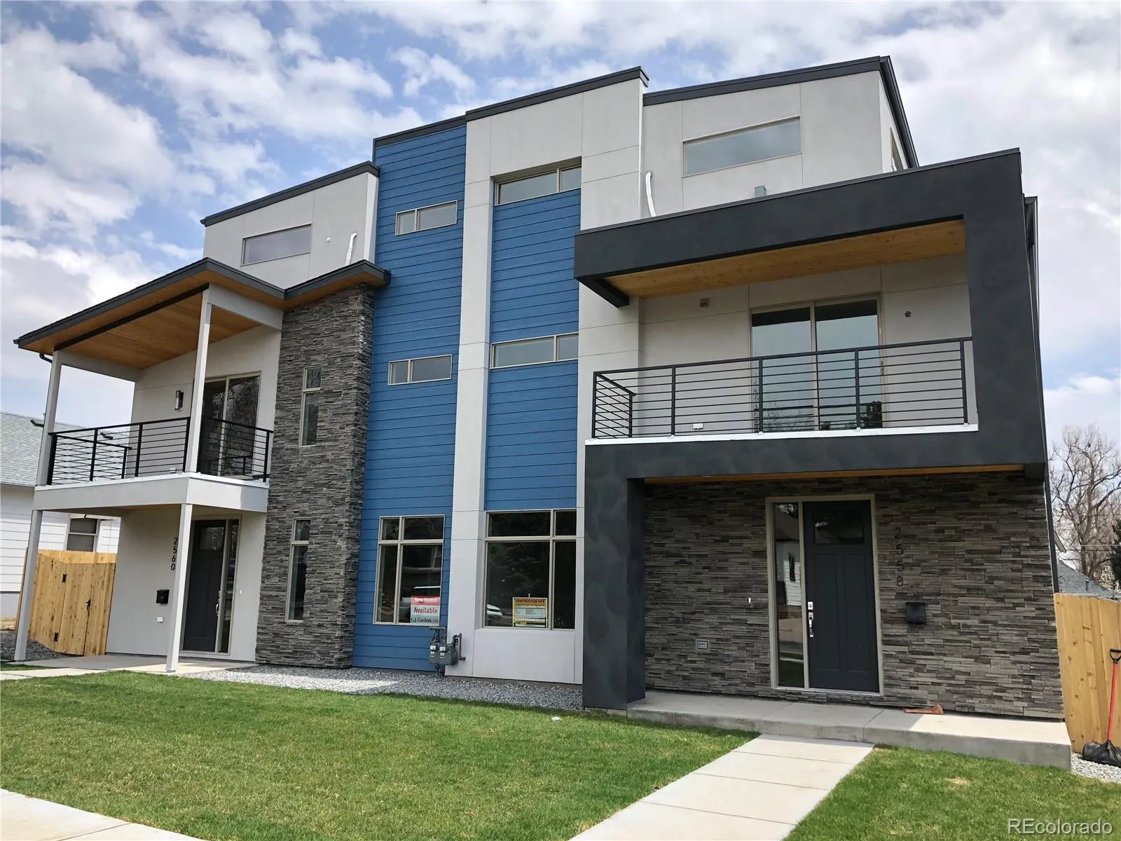 2558 Chase Street, photo 1 of 4
