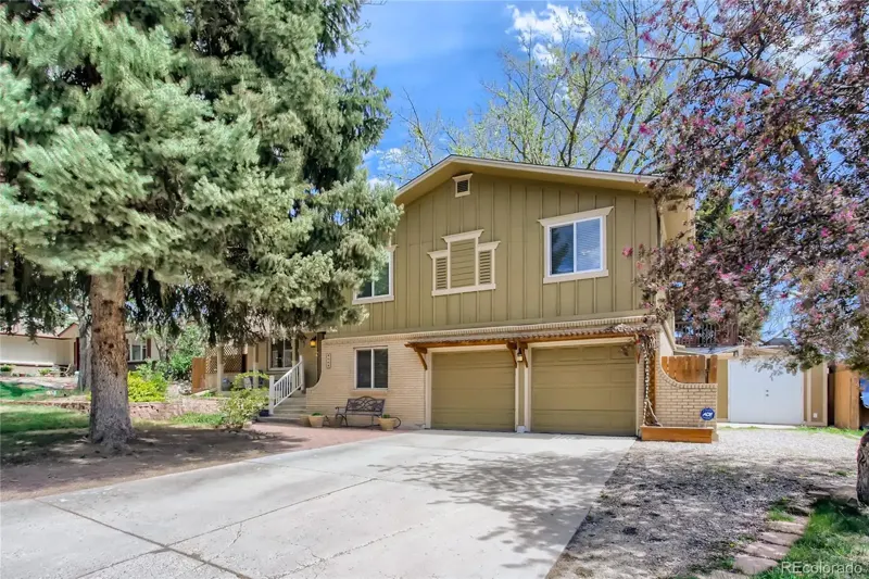8068 W Harvard Drive, Lakewood