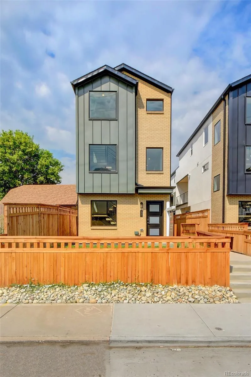 1415 Irving Street, photo 1 of 40