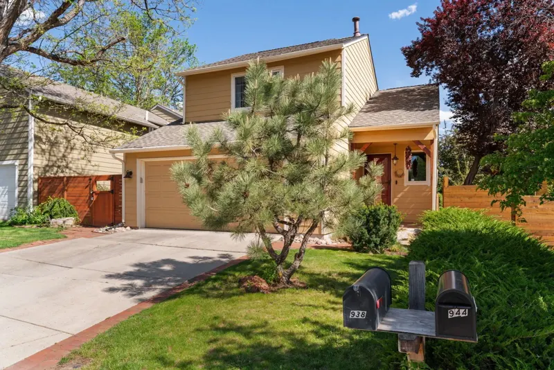 938 W Peakview Circle, Littleton