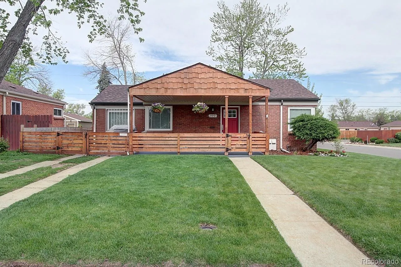 2991 Hudson Street, photo 1 of 27